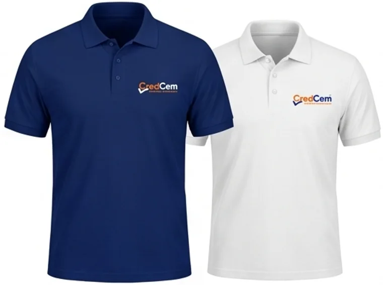 Camisas polo azul e branca com a marca CredCem